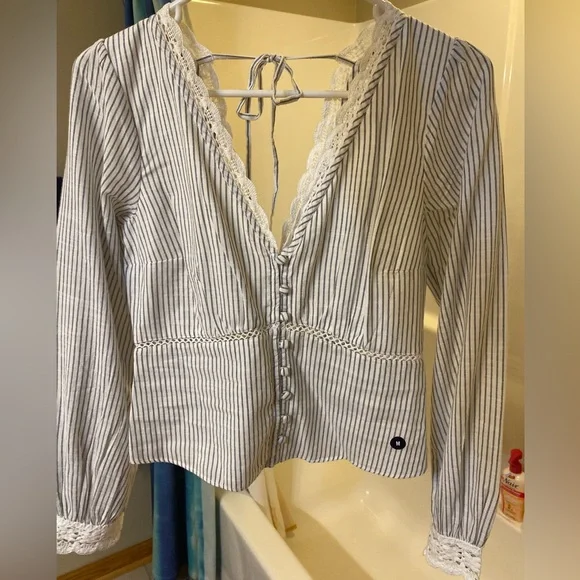 NWT A&F Abercrombie and Fitch Lace Pinstripe Button V-Neck Smocked Blouse Top - Picture 2 of 6